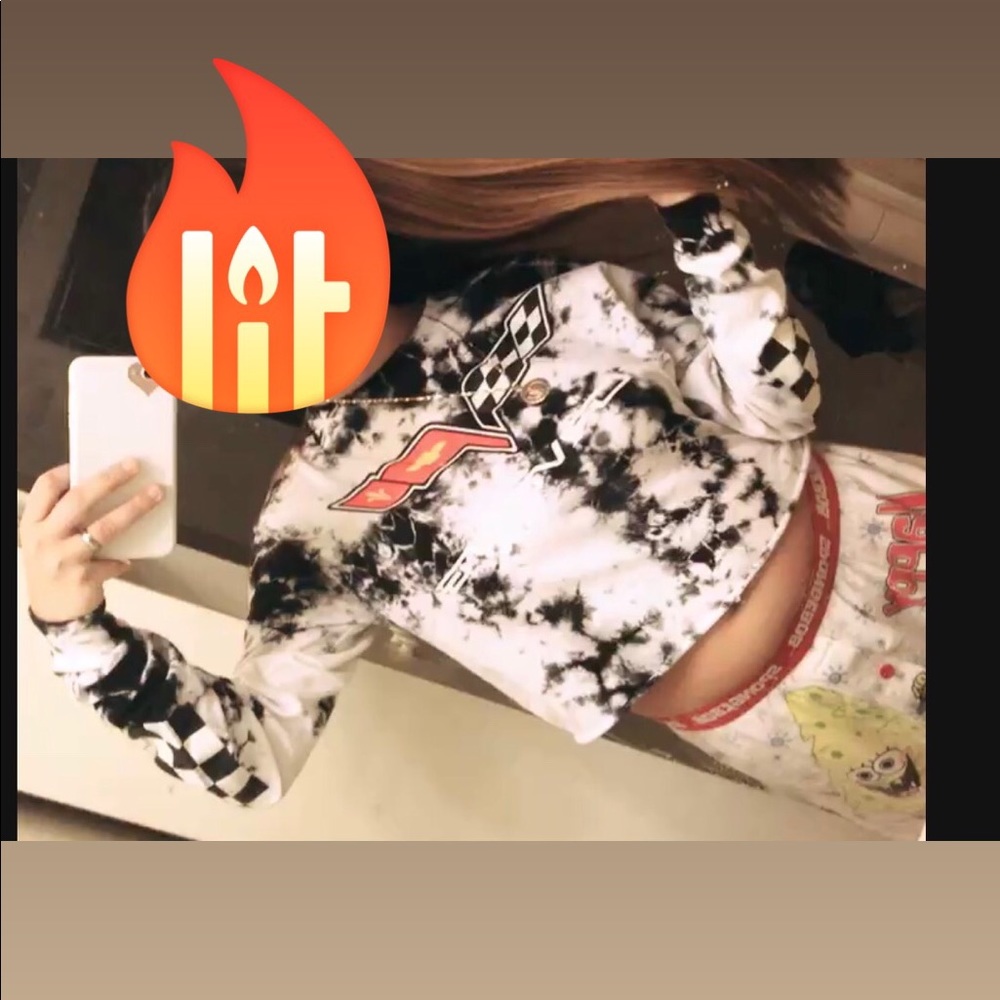 Cute long sleeve crop top